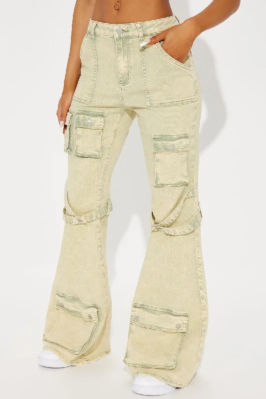 Feeling Free Mineral Washed Flare Pant - Green