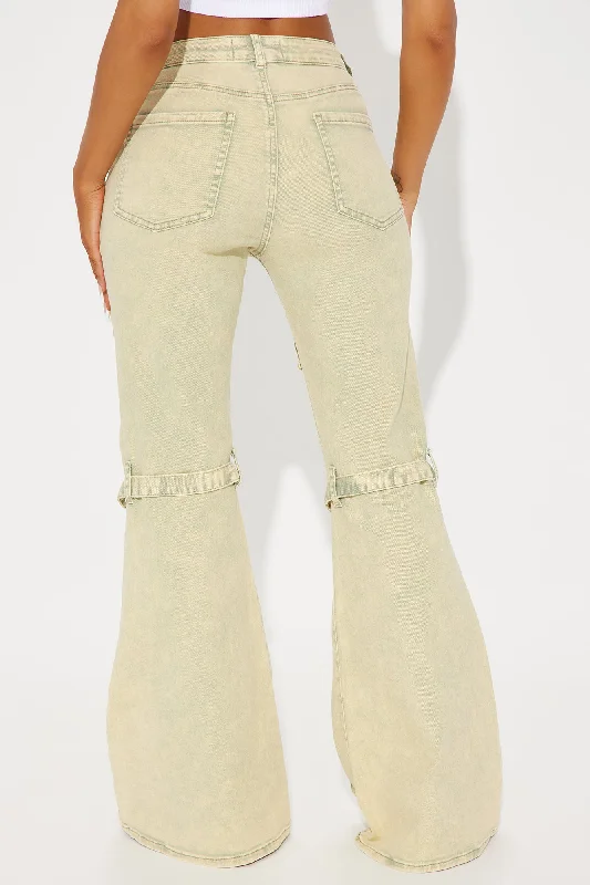 Feeling Free Mineral Washed Flare Pant - Green