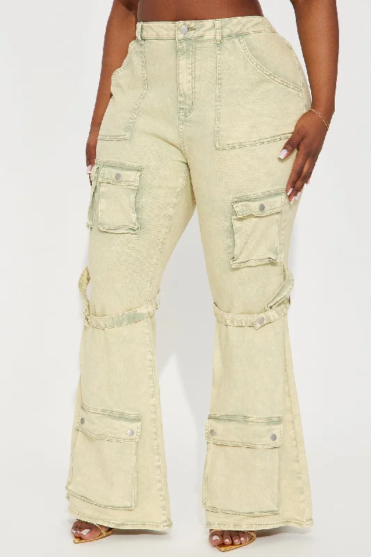 Feeling Free Mineral Washed Flare Pant - Green