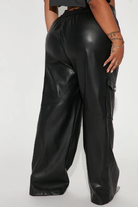 She's So Lucky Faux Leather Cargo Pant - Black