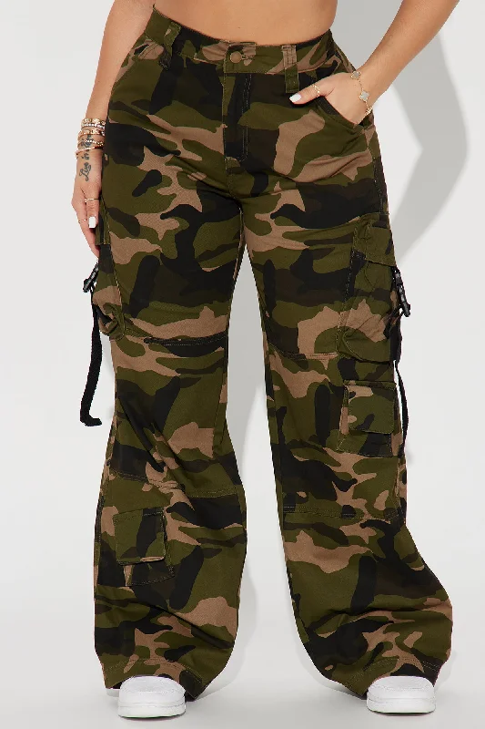 What Everybody Wants Camo Cargo Pant - Olive/combo