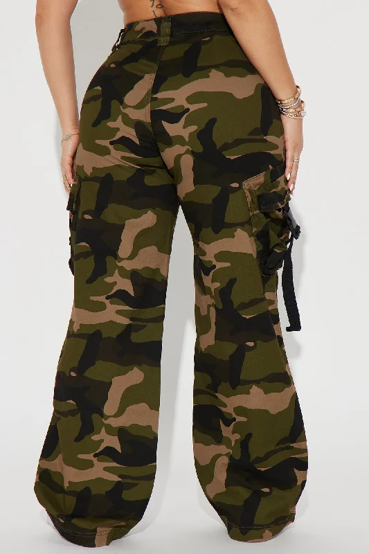 What Everybody Wants Camo Cargo Pant - Olive/combo