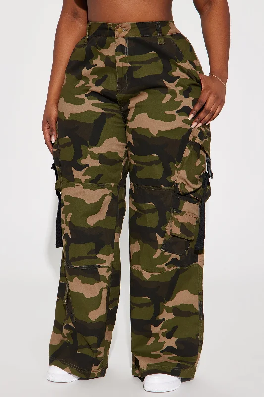 What Everybody Wants Camo Cargo Pant - Olive/combo